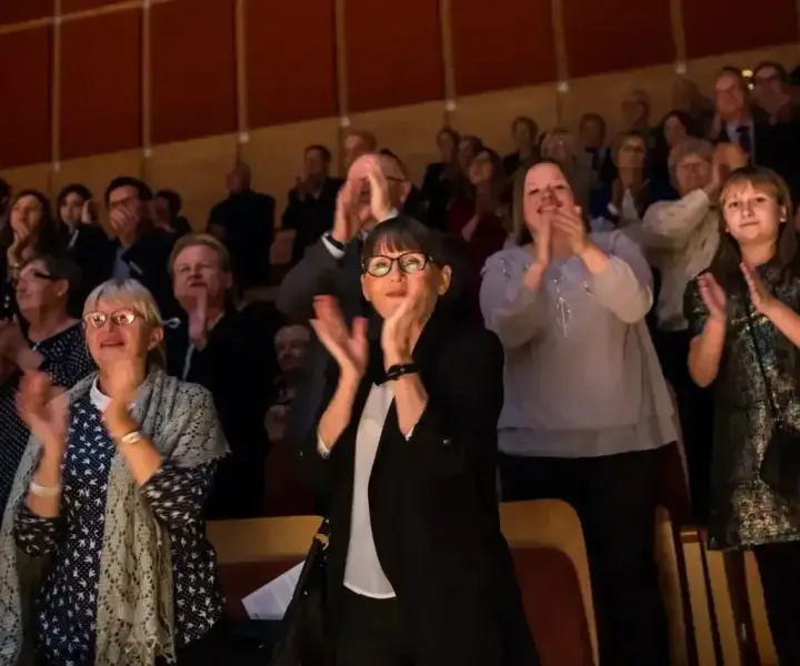 Jak się ubrać do Teatru Sabat, by nie popełnić modowego faux pas