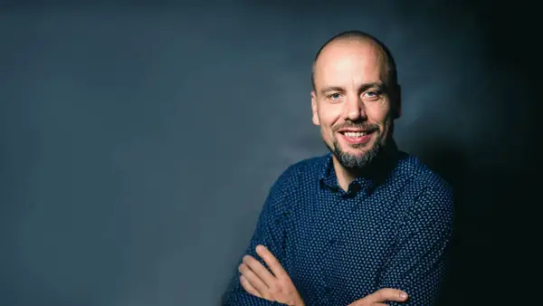 Tomasz Nowaczyk - Jak łączy kabaret ze stand-upem?